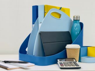Exaclair Bee Blue FLEX BOX contains folders, a tablet and water bottle in shades of blue