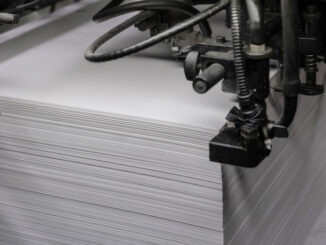 Printed sheets of paper are served in the printing press offset printing